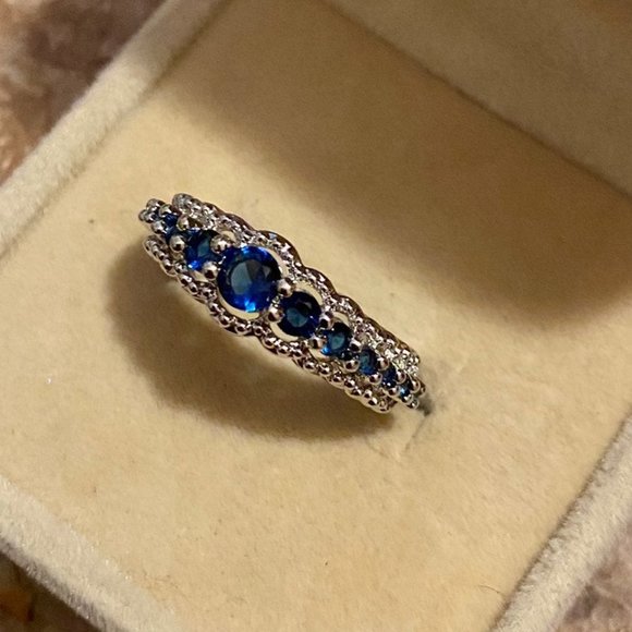 Sapphire Ring - Picture 4 of 5